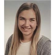 Deutsch-Nachhilfelehrerin, die Kinder aus allen Schulklassen betreut